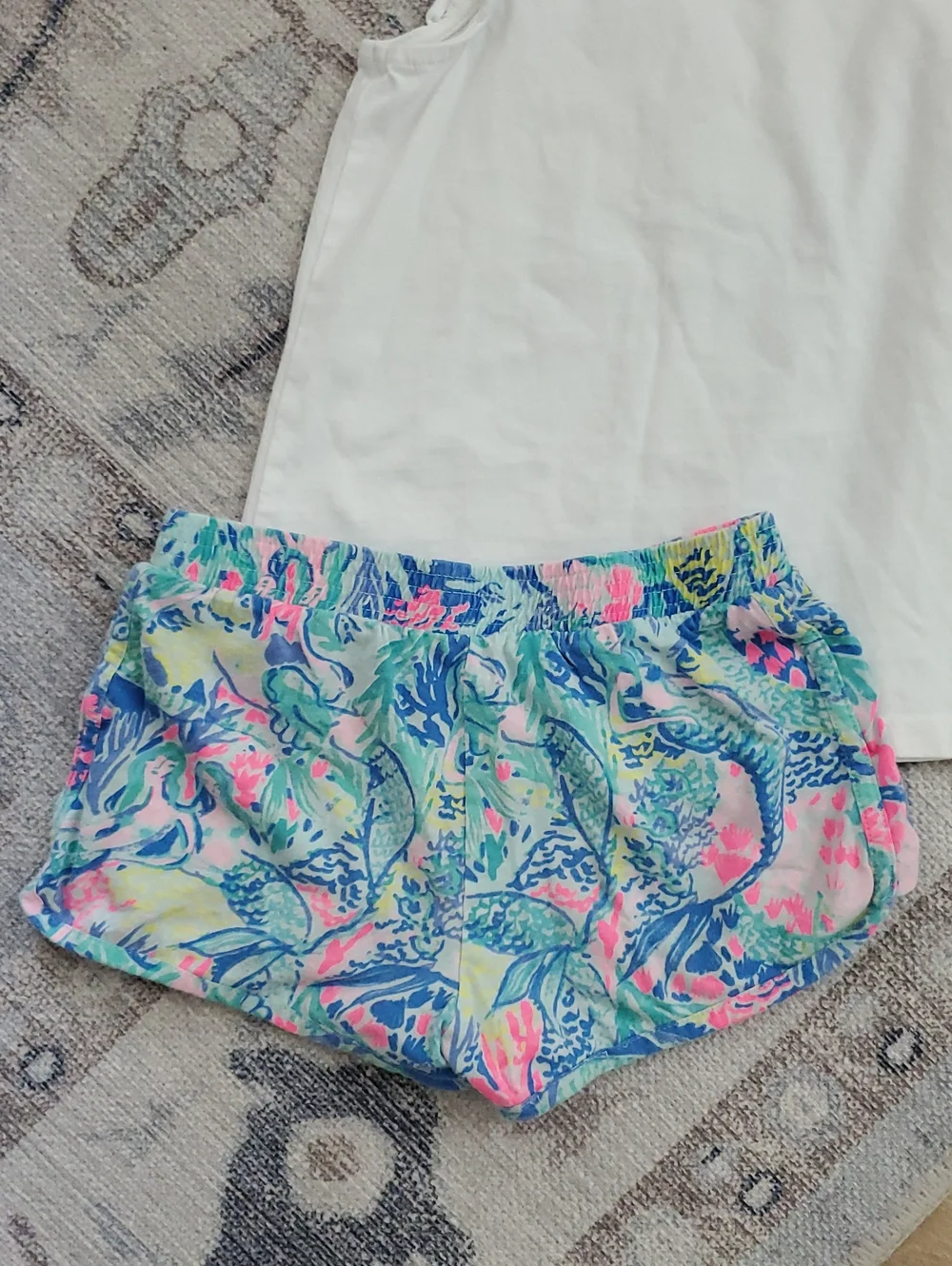 Lilly Pulitzer Girls Whitr Flutter Sleeve Top And Shorts Outfit Set SzM (6-7)